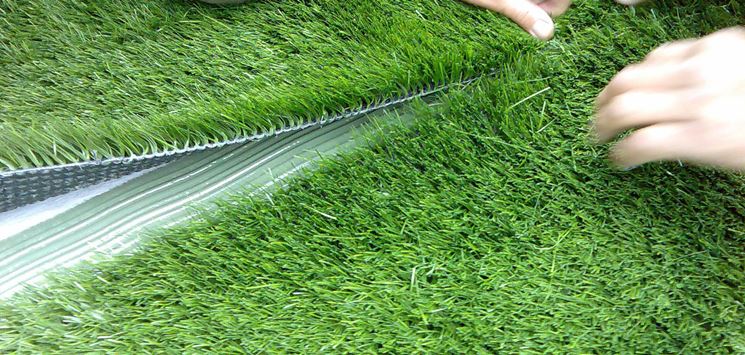 Vantaggi e svantaggi del prato sintetico. scoprilo con giwa. Posa erba sintetica su terrazzo