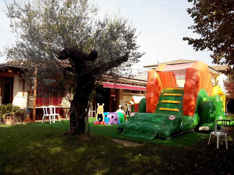 erba sintetica parco giochi